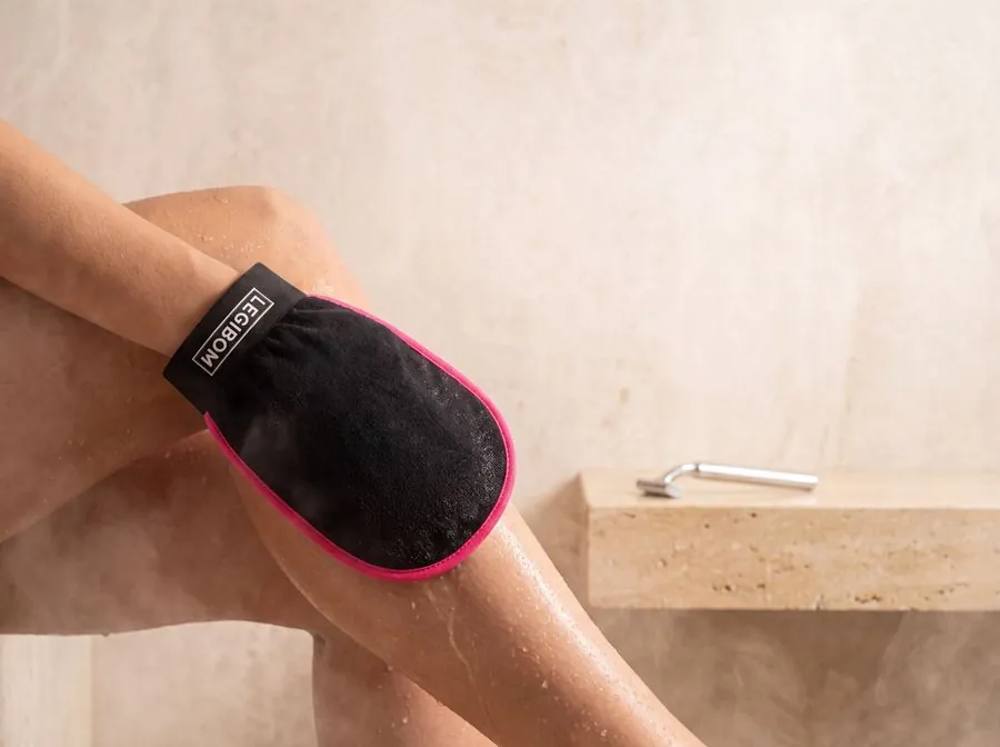 Exfoliating the lower leg with a Legibom mitt before shaving